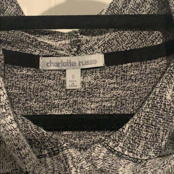 **like NEW** Comfy long sleeve with hood - Picture 3 of 3